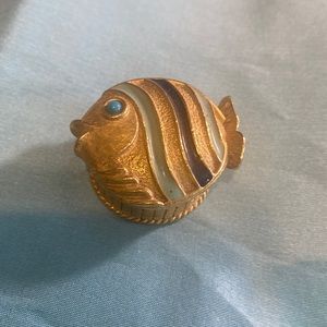 Trinket box in goldtone that I kept a seaside necklace in for many years.